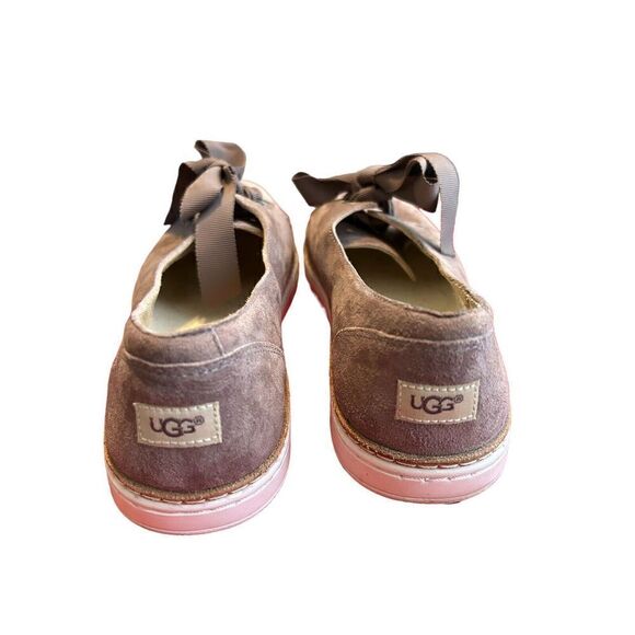 UGG Carilyn Brown Suede Lace Up Slip On Bow Flat Sneaker Shoes Women's 6 - Picture 4 of 6